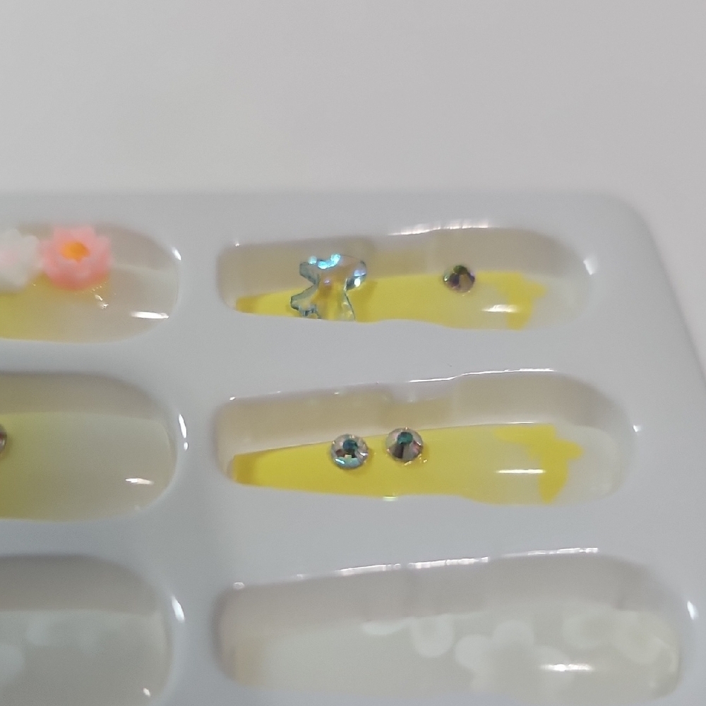 Handmade 3D Floral & Crystal Yellow Ombre Coffin Press-On Nails - 12pc Set New - Picture 4 of 7